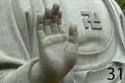 Что означает свастика на груди у Будды?